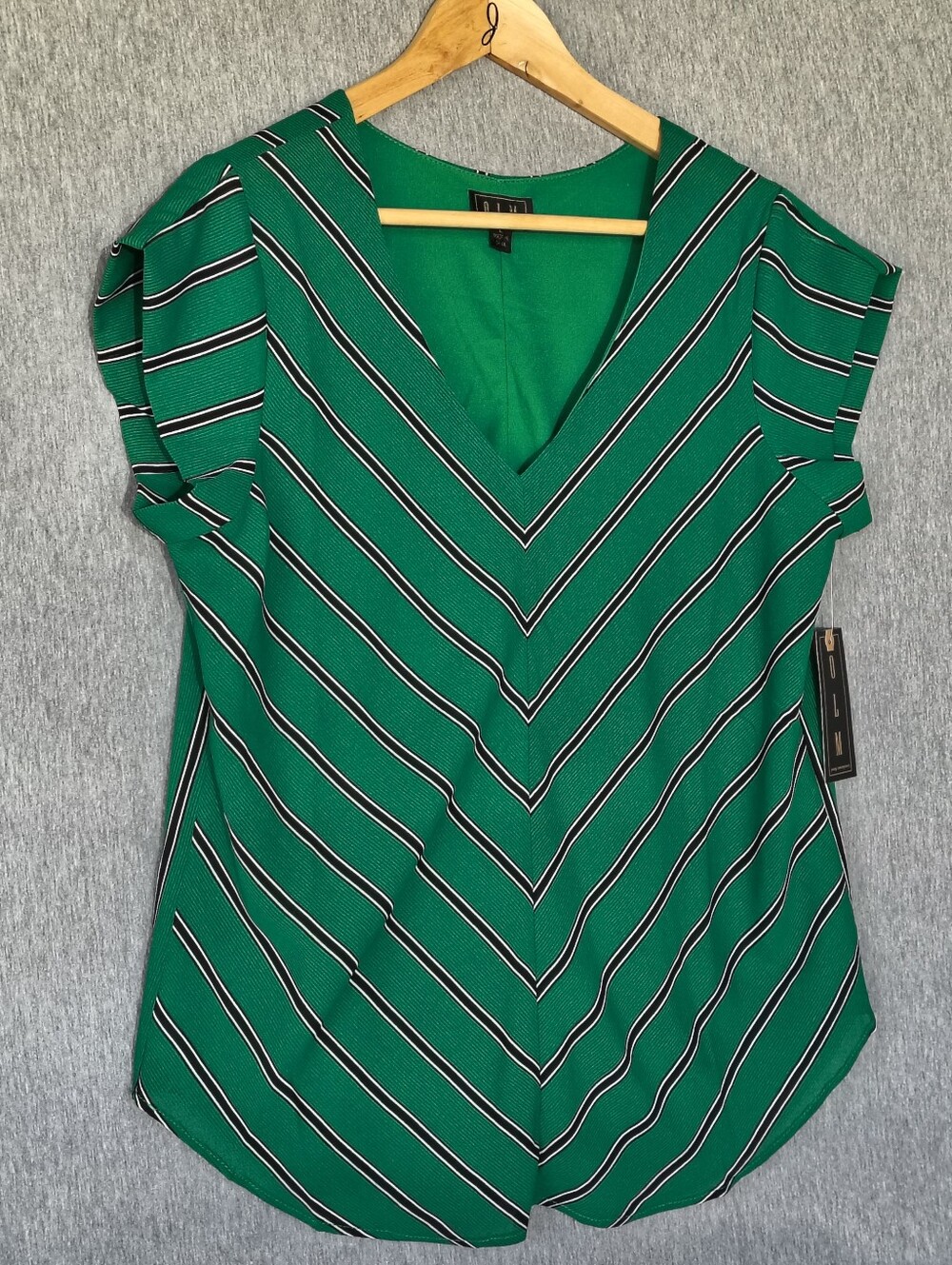 OLM Young Contemporary Chevron Stripe Top – Large – NWT